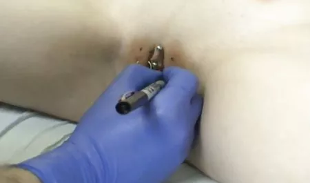 جميلة شقراء في كس حلو عربي محاولة الكهربائية منفردا اللعب